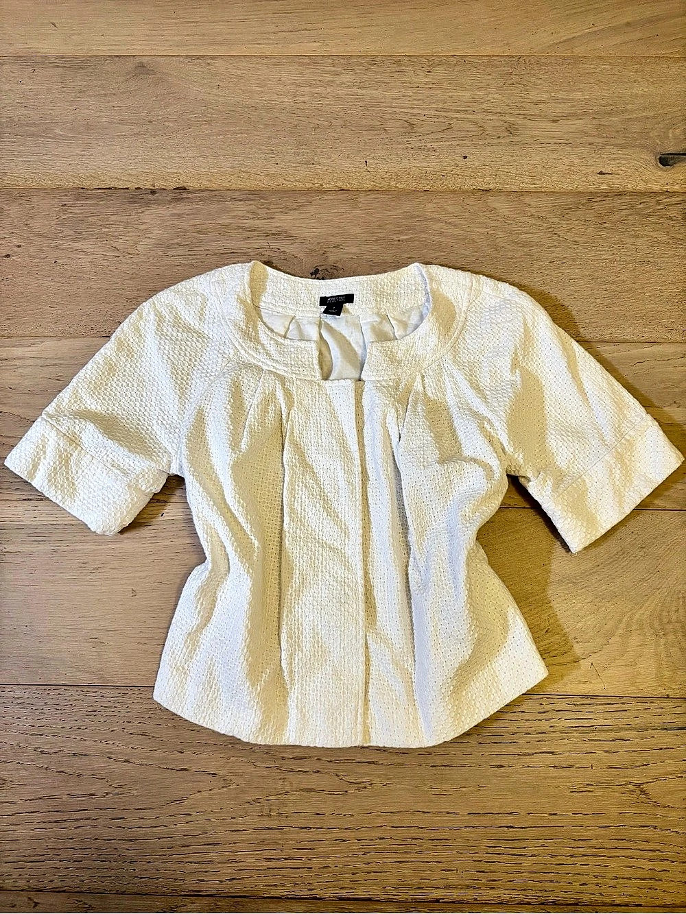 Kenneth Cole Reaction Textured Short Sleeve Blouse in White Size 8 Like New